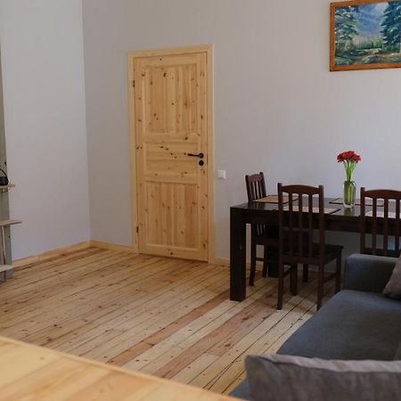Historic Apartment With Wooden Floors In The Hearth Of Old-Town Riga Esterno foto