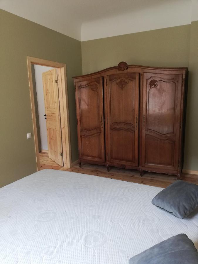 Historic Apartment With Wooden Floors In The Hearth Of Old-Town Riga Esterno foto
