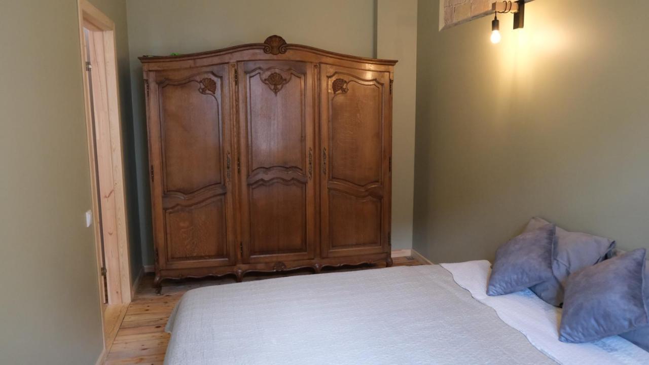 Historic Apartment With Wooden Floors In The Hearth Of Old-Town Riga Esterno foto