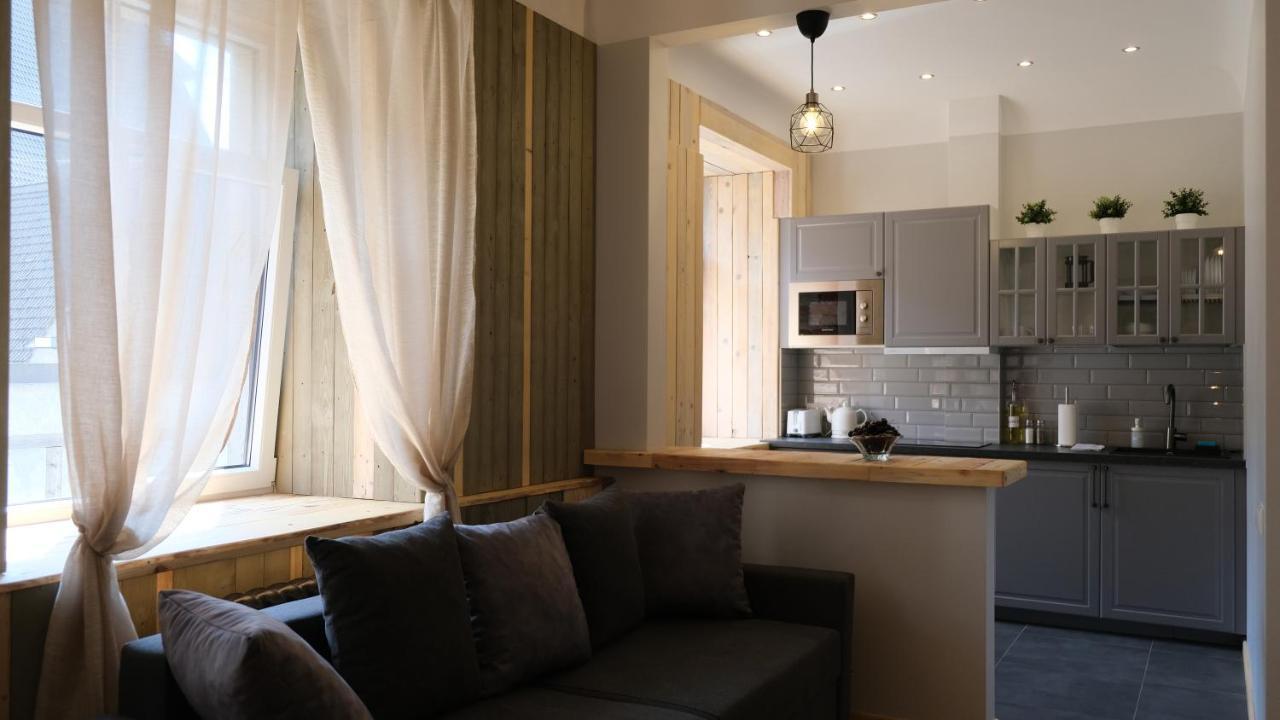 Historic Apartment With Wooden Floors In The Hearth Of Old-Town Riga Esterno foto