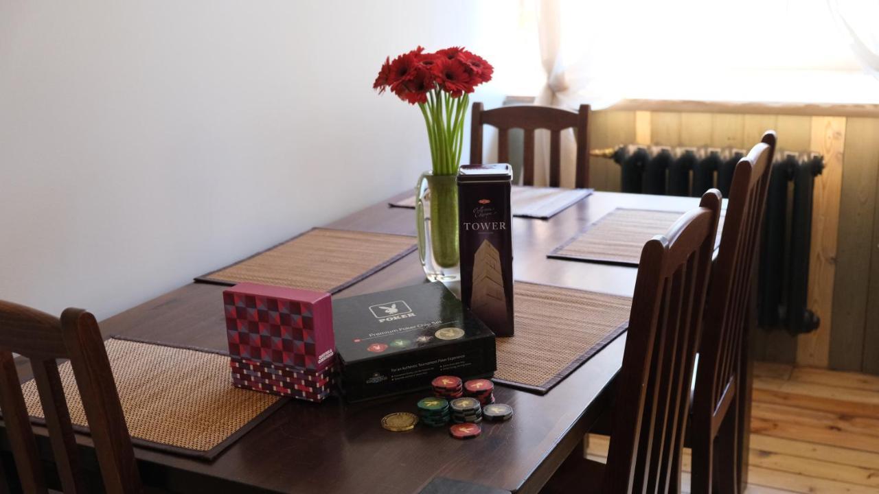 Historic Apartment With Wooden Floors In The Hearth Of Old-Town Riga Esterno foto