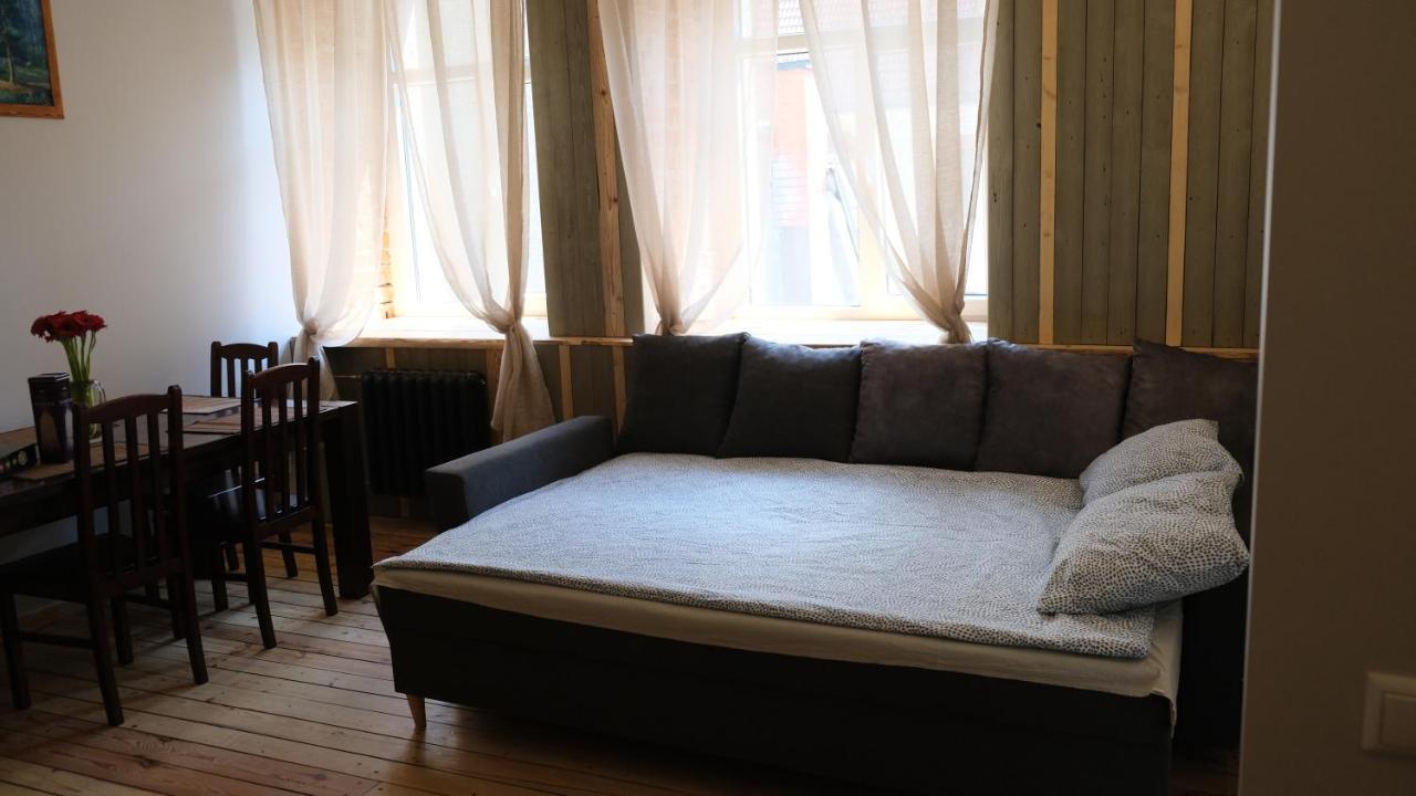 Historic Apartment With Wooden Floors In The Hearth Of Old-Town Riga Esterno foto